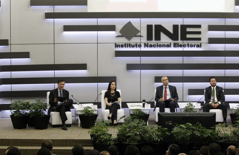 Inauguración del evento Titulado "Dia de Inernet".