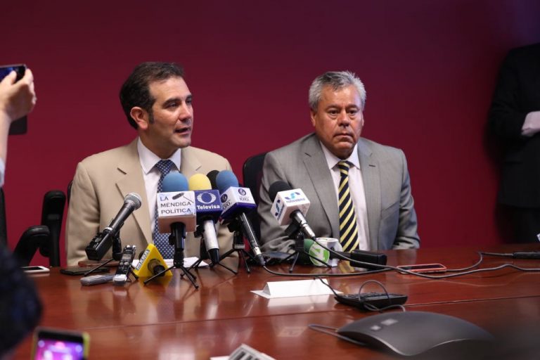 Lorenzo Córdova Vianello Consejero Presidente del INE y Carlos Manuel Rodríguez Morales Vocal Ejecutivo de de la Junta Local Ejecutiva del INE Jalisco en conferencia de prensa.