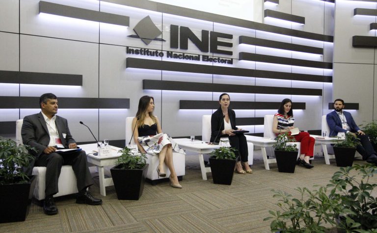 Panel "Libertad de expresión e Internet ".