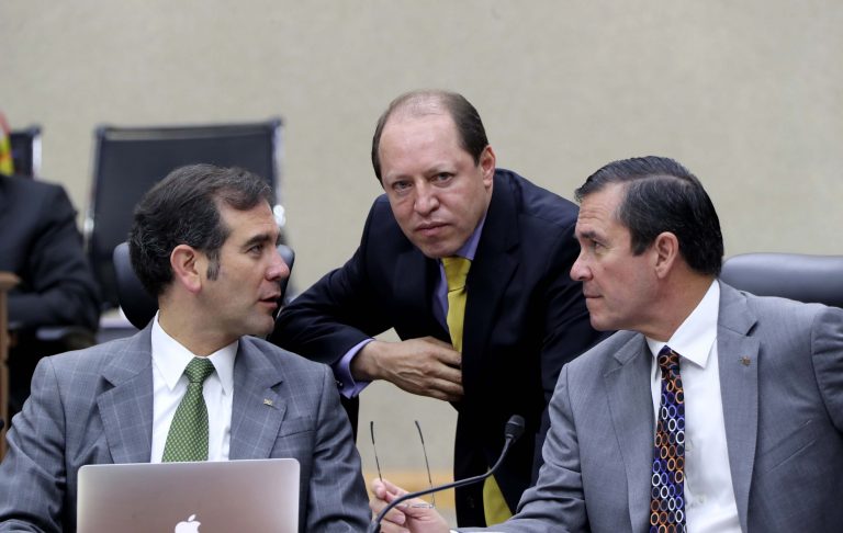 De izq. a der. Consejero Presidente Lorenzo Córdova Vianello, Consejero Electoral Marco Antonio Baños Martínez y Secretario Ejecutivo Edmundo Jacobo Molina.