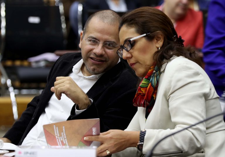Consejera y Consejero Electorales José Roberto Ruíz Saldaña y Beatriz Claudia Zavala Pérez.