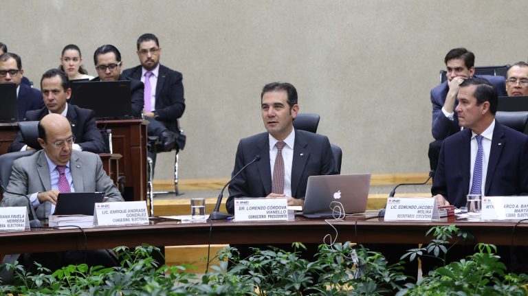 Consejero Electoral  Enrique Andrade González, Consejero Presidente Lorenzo Córdova Vianello y el Secretario Ejecutivo Edmundo Jacobo Molina.
