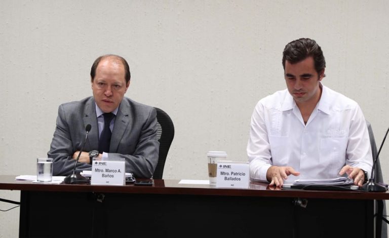 Marco Antonio Baños Martínez, Consejero Electoral y Presidente del Comité de Radio y Televisió  y Patricio Ballados Secretario Técnico.