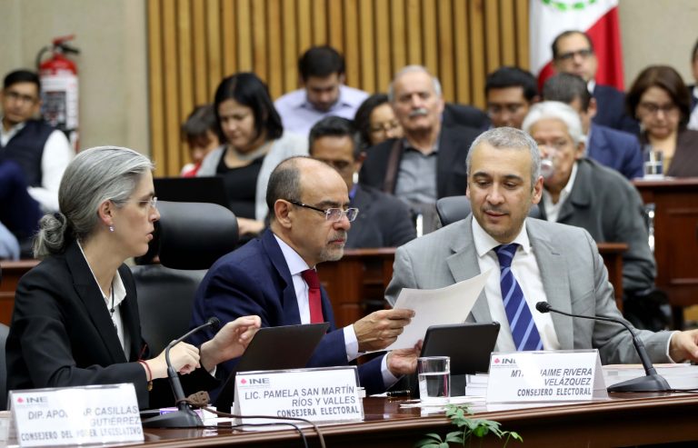 De izq. a der. Consejera Electoral Pamela San Martín Ríos y Valles, Consejeros Electorales Jaime Rivera Velázquez y  Benito Nacif Hernández .