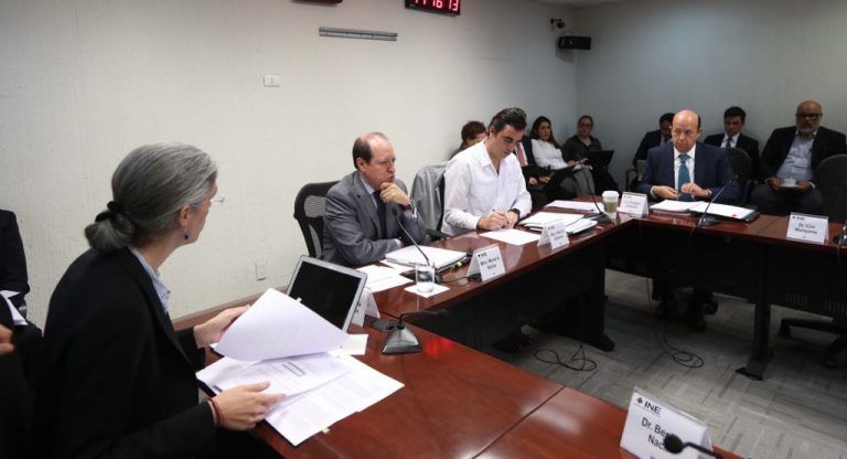 Pamela San Martín Consejera Electoral e Integrante del Comite de Radio y Televisión, Marco Antonio Baños Consejero Electoral y Presidente del Comité, Patricio Ballados Secretario Técnico y Enrique Andrade Consejero Electoral e integrante del comité.