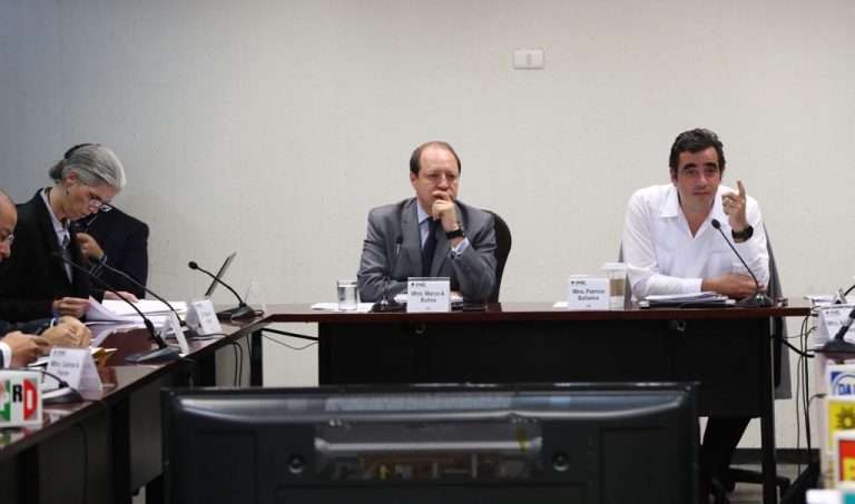 Pamela San Martín Consejera Electoral e Integrante del Comite de Radio y Televisión, Marco Antonio Baños Consejero Electoral y Presidente del Comité, Patricio Ballados Secretario Técnico.