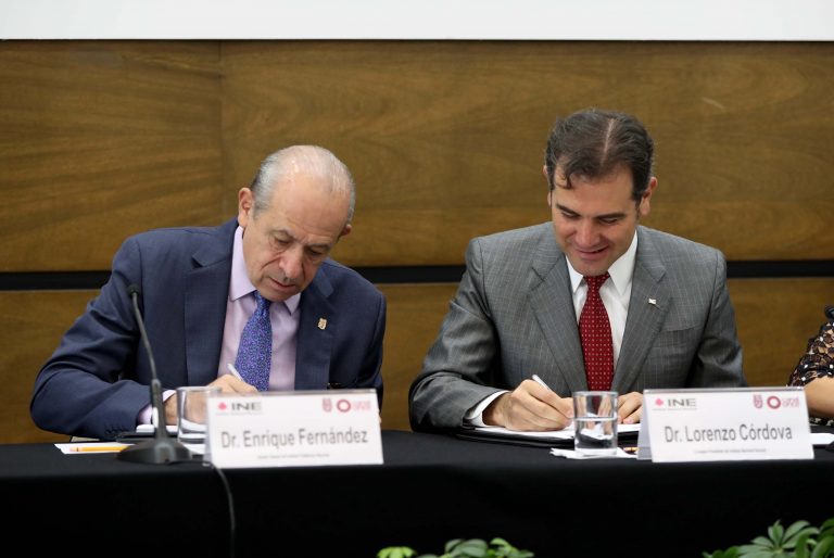 Enrique Fernández Fassnacht, Director General del Instituto Politécnico Nacional y Lorenzo Córdova Vianello Consejero Presidente del INE en la Firma de Convenio de Colaboración INE-Canal Once.