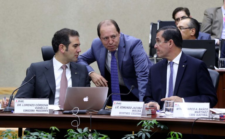 Consejero Presidente Lorenzo Córdova Vianello,  Consejero Electoral Marco Antonio Baños Martínez y el Secretario Ejecutivo Edmundo Jacobo Molina.