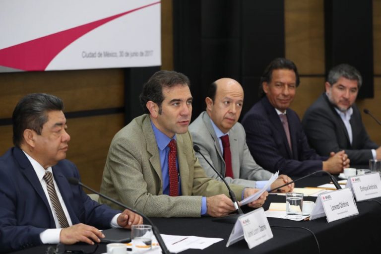 Firma de Convenio entre el INE y las Organizaciones Casa Puebla de Nueva York y Fuerza Migrante.