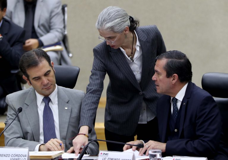 Lorenzo Córdova Vianello Consejero Presidente, Pamela San Martín Ríos y Valles y Edmiudo Jacobo Molina Secretario Ejecutivo.