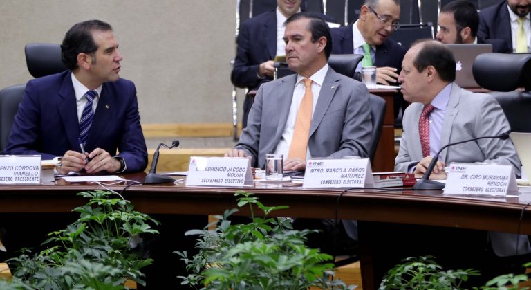 Lorenzo Córdova Vianello Consejero Presidente, Edmundo Jacobo Molina Secretario Ejecutivo y Marco Antonio Baños Martínez Consejero Electoral.