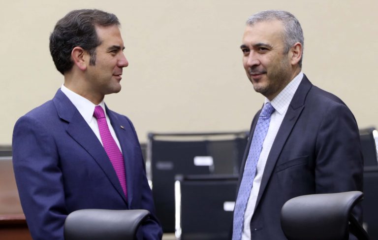 Lorenzo Córdova Vianello Consejero Presidente y Benito Nacif Hernández Consejero Electoral.