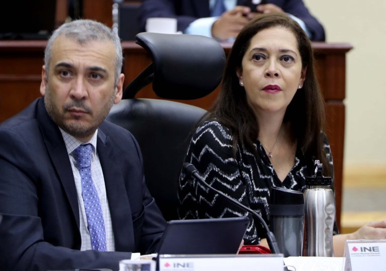 Benito Nacif Hernández y Adriana Favela Herrera Consejera y Consejero Electorales.
