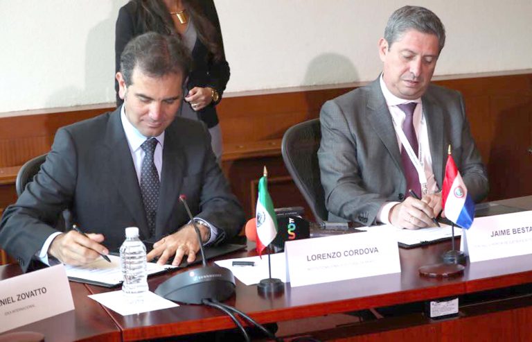 Firma de Convenio entre el INE y el Tribunal Superior de Justicia Electoral de Paraguay.