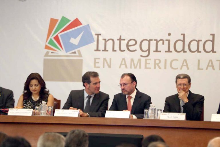 Monica Aralí Soto Fregoso, Magistrada de la Sala Superior del TEPJF, Lorenzo Córdova Vianello Consejero Presidente del INE, Luis Videgaray Caso Secretario de Relaciones Exteriores de México y Álan Doss Director Ejecutivo de la Fundación Kofi Annan.