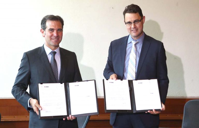 Lorenzo Córdova Vinanello, Consejero Presidente del INE y Michael Svetlik Vicepresidente de IFES