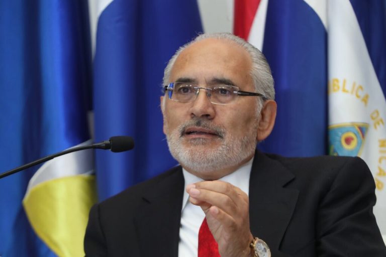 Carlos Mesa Gisbert, Ex presidente de Bolivia.