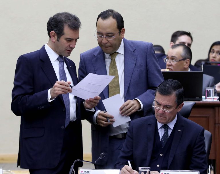 Lorenzo Córdova Vianello Consejero Presidente, Ciro Murayama Rendón Consejero Electoral y Edmundo Jacobo Molina Secretario Ejecutivo del INE.