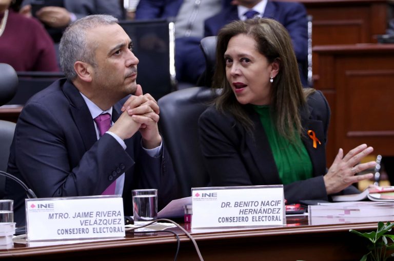Consejero y Consejera  Benito Nacif y Adriana Favela