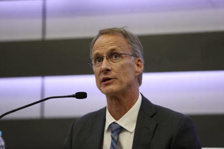 Matt Dippell, Subdirector para América Latina y el Caribe y asesor para programas de debates globales del Instituto Nacional Demócrata (Estados Unidos).