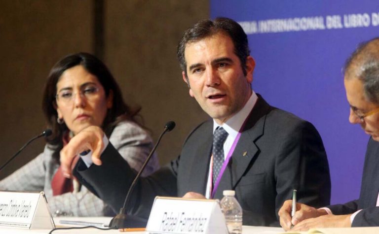 Conferencia Magistral "Los retos del INE en 2018" del Consejero Presidente del INE Lorenzo Córdova Vianello en el Marco de la 31 Feria Internacional del Libro en Guadalajara, Jalisco