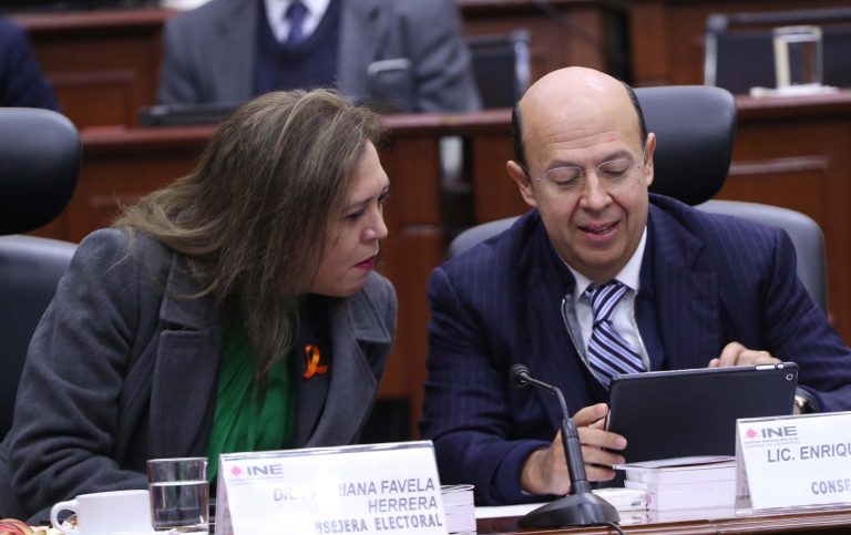 Adriana Favela Herrera y Enrique Andrade González Consejera y Consejero Electorales.