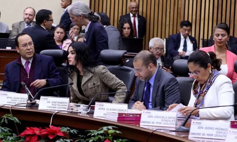 De izq. a der.Consejero Electoral Ciro Murayama, Consejeras Electorales Pamela San Martín Ríos y Vallles, Dania Paola Ravel Cuevas, Consejero Electoral osé Roberto Ruíz Saldaña y Consejera Electoral  Claudia Zavala Pérez.