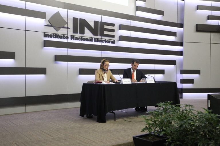 Soledad Loaeza, Catedrática del Colegio de México y Lorenzo Córdova Vianello, Consejero Presidente del INE