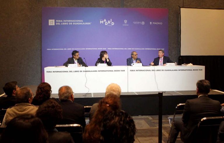 Mesa de Debate "Política libertad de expresión y post verdad" en el Marco de la 31 Feria Internacional del Libro en Guadalajara Jalisco  el día de hoy 29 de noviembre de 2017