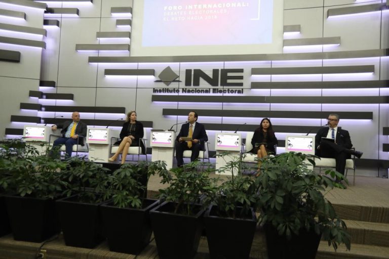 Mesa 2: La experiencia internacional.