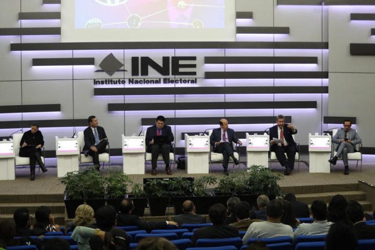 Panel: Ciudadanizando el debate.