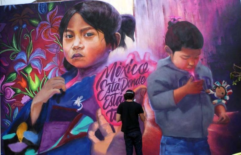 Mural de Alexander James Tadlock,  "México está donde estás tú"