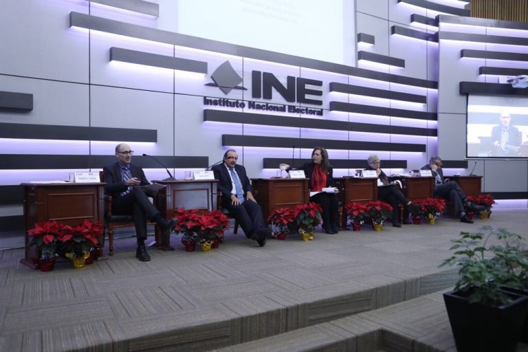 Mesa 5 Clientelismo, compra y coacción de voto, en el marco del Seminario Internacional Política y Dinero: Democracia vs Corrupción