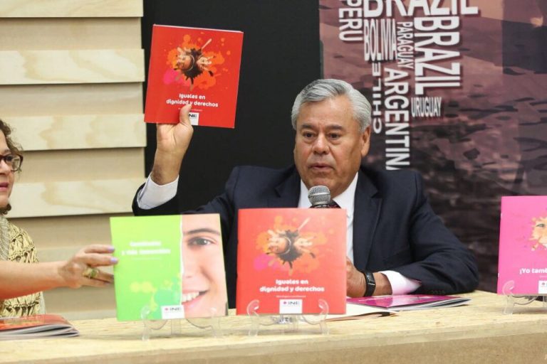 Carlos Manuel Rodríguez Morales. Presentador