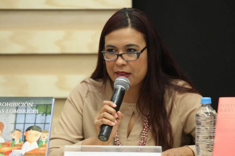 Erika Zepeda, Escritora.