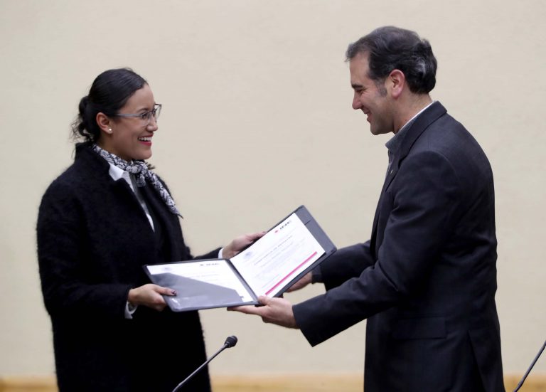 Entrega de constancia de registro al representante del PAN ante el Consejo General Joanna Alejandra Felipe Torres