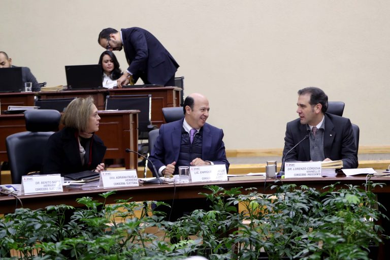 Adriana Favela Herrera, Enrique Andrade González, Consejera y Consejero Electoral y  y Lorenzo Córdova Vianello, Consejero Presidente.
