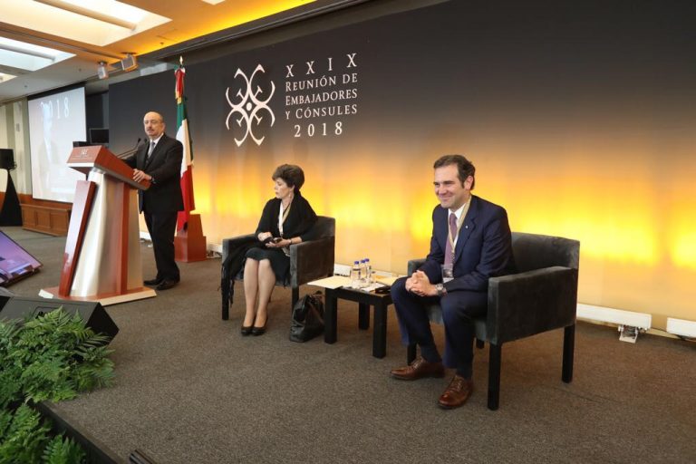 Carlos de Icaza Subsecretario de Relaciones Exteriores, Lorenzo Córdova Vianello Consejero Presidente del INE y Janine Otálora Malassis Magistrada Presidenta del TEPJF en la XXIX Reunión de Embajadores y Cónsules 2018.