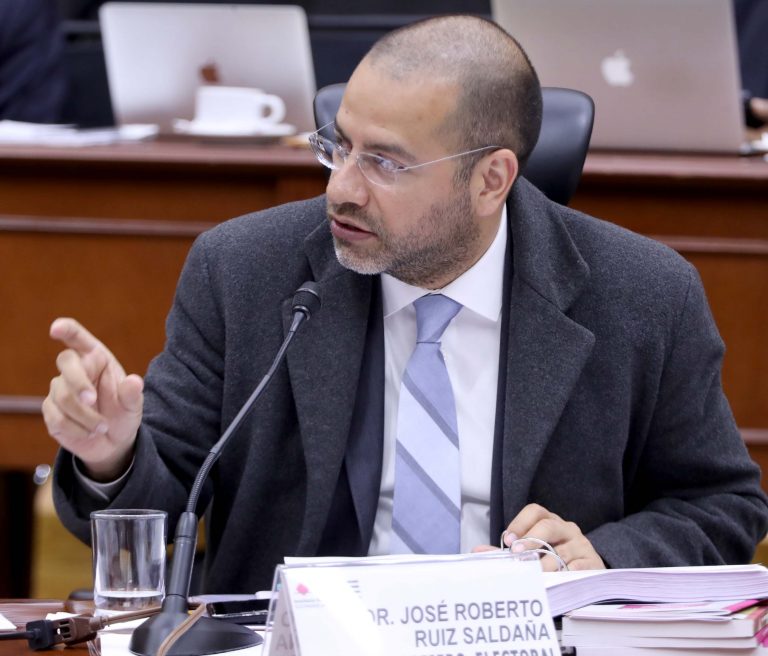 Roberto Ruíz Saldaña, Consejero Electoral.