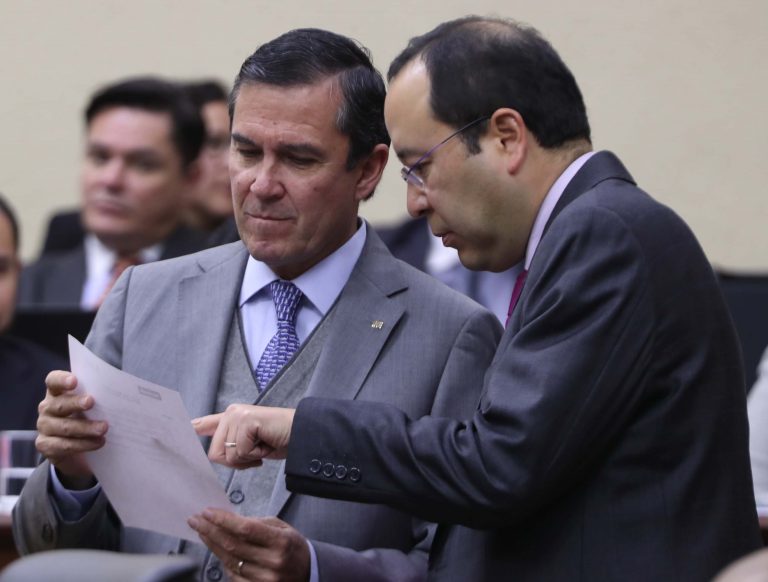 Edmundo Jacobo Molina, Secretario Ejecutivo y Ciro Murayama Rendón, Consejero Electoral.