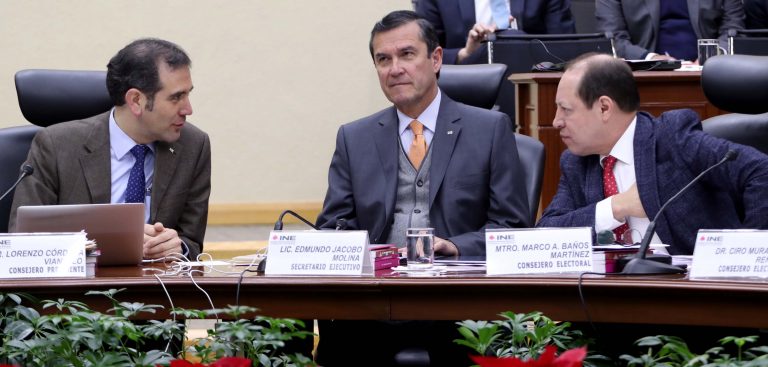 Lorenzo Córdova Vianello Consejero Presidente, Edmundo Jacobo Molina Secretario Ejecutivo y Marco Antonio Baños Martínez Consejero Electoral.