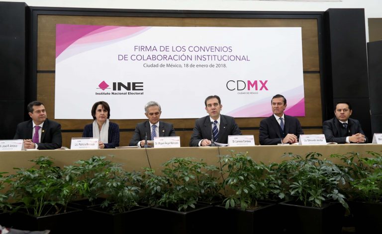 Firma de Convenio Miguel A. Mancera y Lorenzo Córdova Vianello