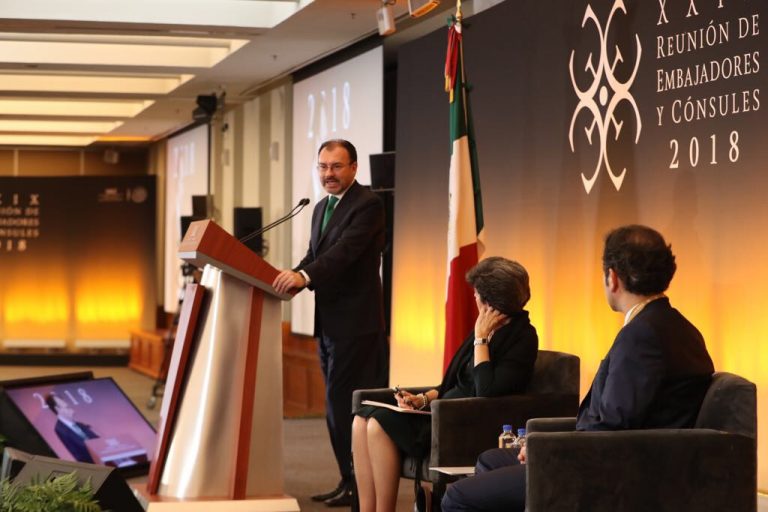 Luis Videgaray Caso Secretario de Relaciones Exteriores, Janine Otálora Malassis Magistrada Presidenta del TEPJF y Lorenzo Córdova Vianello Consejero Presidente del INE en la XXIX Reunión de Embajadores y Cónsules 2018.