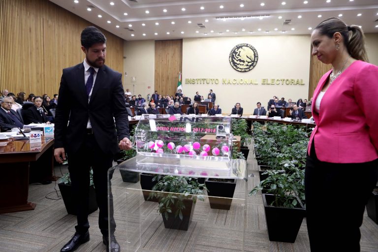 Sorteo del mes, insaculación de los ciudadanos que integrarán las Mesas Directivas de Casilla en el Proceso Electoral 2017-2018.