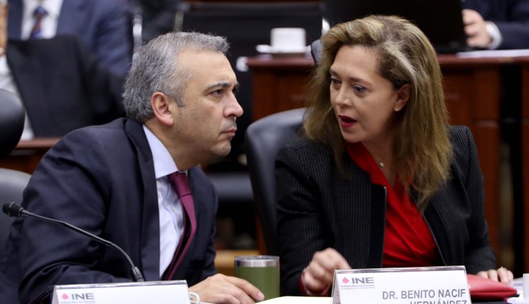 Adriana Favela Herrera y Benito Nacif Hernández, Consejera y Consejero Electorales.