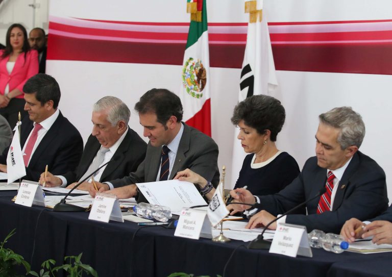 Firma de la  Declaración por la Democracia y la Legalidad para el Proceso Electoral  2018.