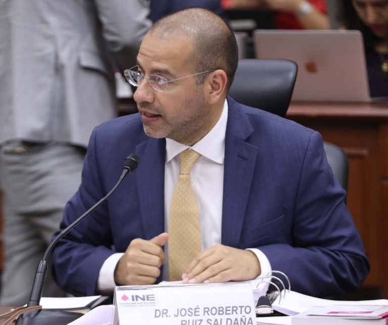 Roberto Ruíz Saldaña, Consejero Electoral.