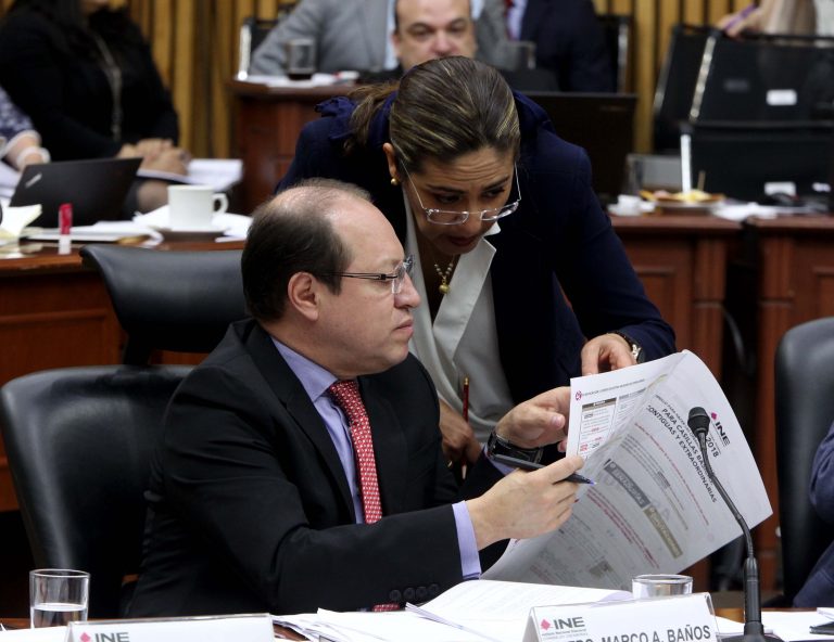 Marco Antonio Baños Martínez y Claudia Zavala Pérez Consejera y Consejero Electorales.