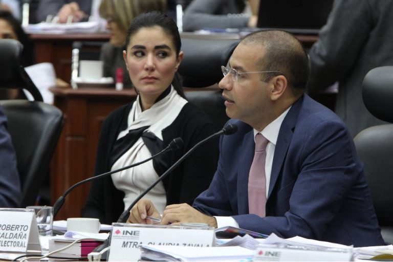 Dania Ravel Cuevas y Roberto Ruíz Saldaña, Consejera y Consejero Electorales.