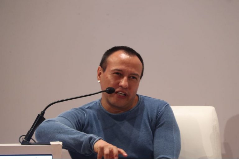 Marco Levario, Etcétera.